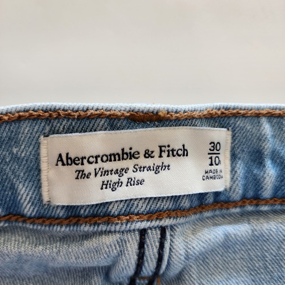 Abercrombie & Fitch The Vintage Straight High Rise light wash jeans size 30 / 10 - Picture 3 of 5